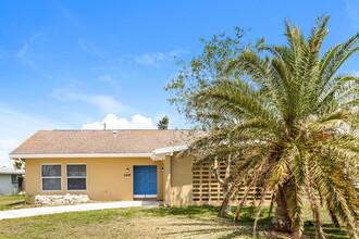 6498 Pan American Blvd in North Port, FL - Building Photo - Building Photo