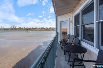 302 The Promenade in Edgewater, NJ - Building Photo - Building Photo