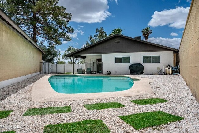property at 948 N 87th St