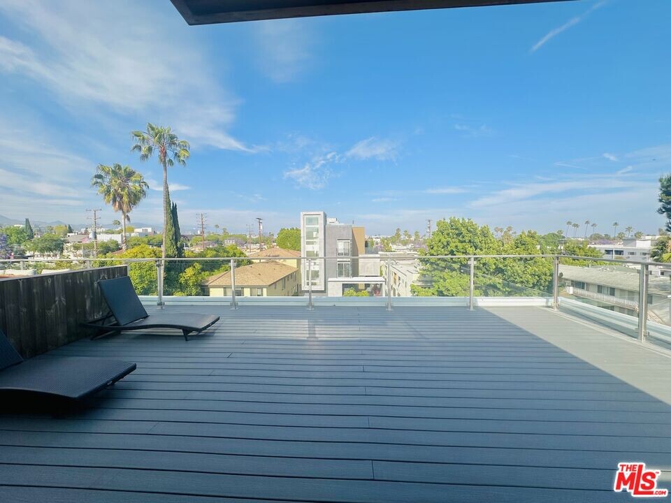 1041 N Spaulding Ave in West Hollywood, CA - Building Photo