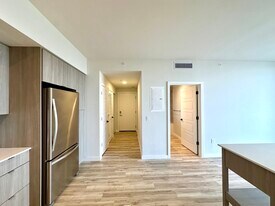 525 SW 4th Ave, Unit S1 in Miami, FL - Building Photo
