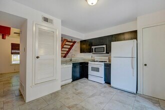 3452 Willowrun Dr, Unit B in Austin, TX - Building Photo - Building Photo