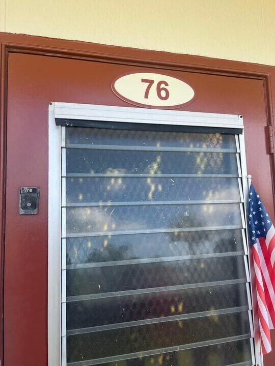 76 Brighton B in Boca Raton, FL - Foto de edificio