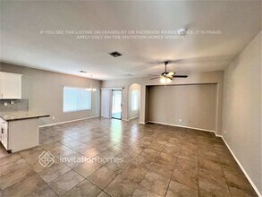 15147 N 137th Ln, Unit 111 in Surprise, AZ - Foto de edificio - Building Photo