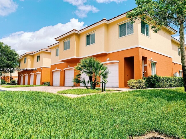 3310 Palomino Dr in Hollywood, FL - Foto de edificio - Building Photo