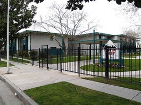 Canyon Crest in Fresno, CA - Building Photo