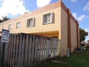 6247 SW 131st Pl in Miami, FL - Building Photo - Building Photo