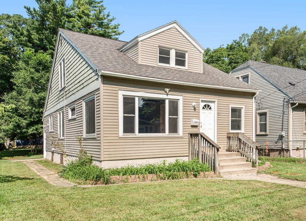 817 Dorchester Ave SW in Grand Rapids, MI - Building Photo