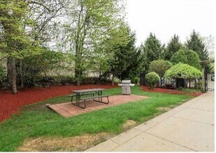 21 Hampshire Rd, Unit 115 in Methuen, MA - Building Photo - Building Photo