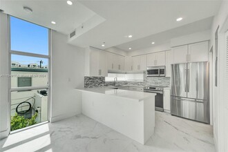 7645 Carlyle Ave, Unit 4 in Miami Beach, FL - Building Photo - Building Photo