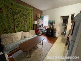 892 Huntington Ave in Boston, MA - Building Photo