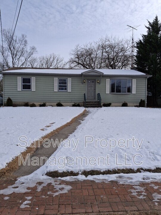 486 Mercer St in Hamilton Township, NJ - Building Photo