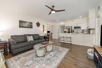 2721 E Marks St in Orlando, FL - Building Photo - Building Photo