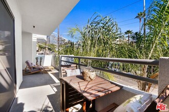 1121 N La Cienega Blvd in West Hollywood, CA - Building Photo - Building Photo