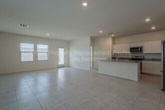 6450 W Magdalena Ln in Phoenix, AZ - Building Photo - Building Photo