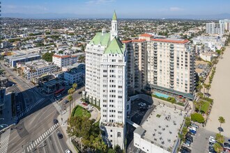 Villa Riviera in Long Beach, CA - Building Photo - Building Photo