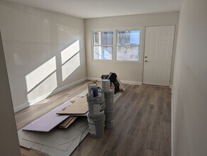 1213 N Indiana St, Unit 2 in Griffith, IN - Foto de edificio - Building Photo