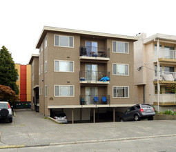 Karina Apartments in Seattle, WA - Building Photo - Building Photo