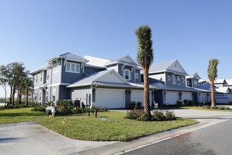 Channelside Luxury Townhomes in Jacksonville Beach, FL - Foto de edificio - Building Photo