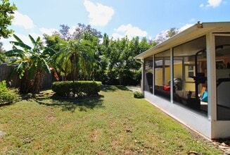 204 Jody Ct in Largo, FL - Foto de edificio - Building Photo