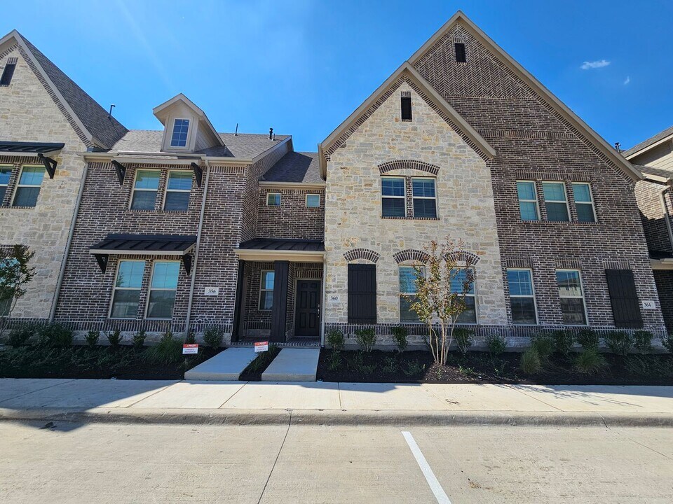 360 Greenhouse Dr in Plano, TX - Foto de edificio