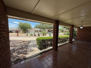 1105 Hill Place Dr in Laredo, TX - Building Photo - Building Photo