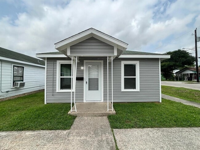 property at 5000 Noble St