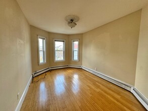 48 Porter St, Unit 2 in Cambridge, MA - Foto de edificio - Building Photo