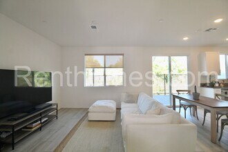 34742 Criollo Wy in Fallbrook, CA - Building Photo - Building Photo