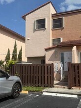 515 W Park Dr in Miami, FL - Building Photo - Building Photo