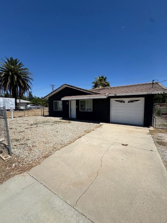 property at 16510 Lakeshore Dr