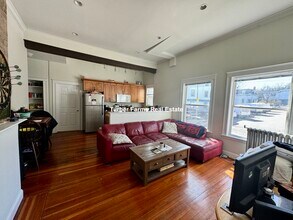 358 Broadway, Unit 1 in Somerville, MA - Building Photo - Building Photo