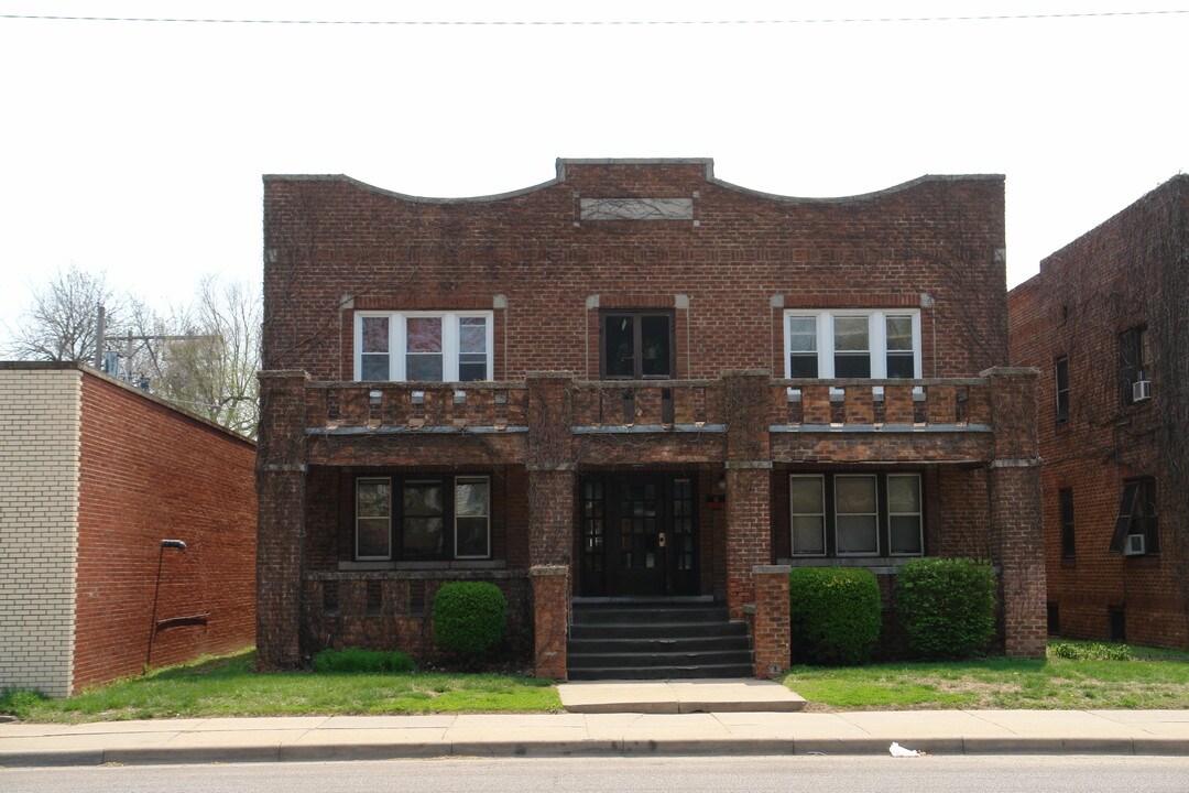 Alamo in Wichita, KS - Building Photo