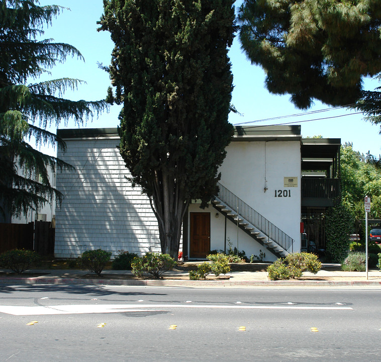 1201 Detroit Ave in Concord, CA - Building Photo