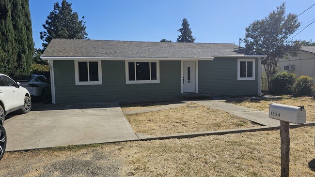 1224 Orchard Way in Chico, CA - Building Photo - Building Photo