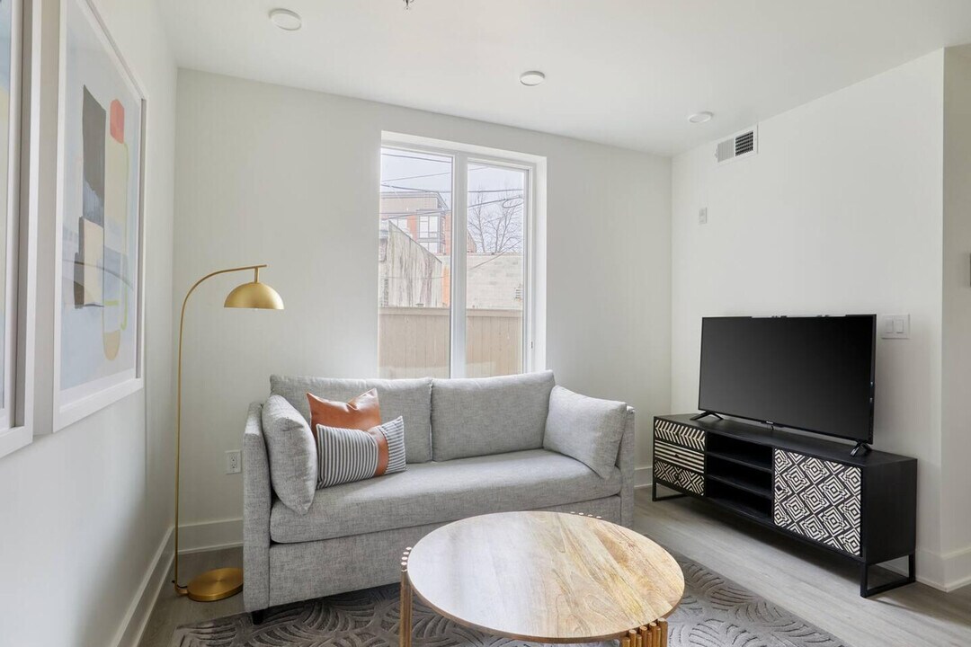 818 Potomac Ave SE in Washington, DC - Building Photo