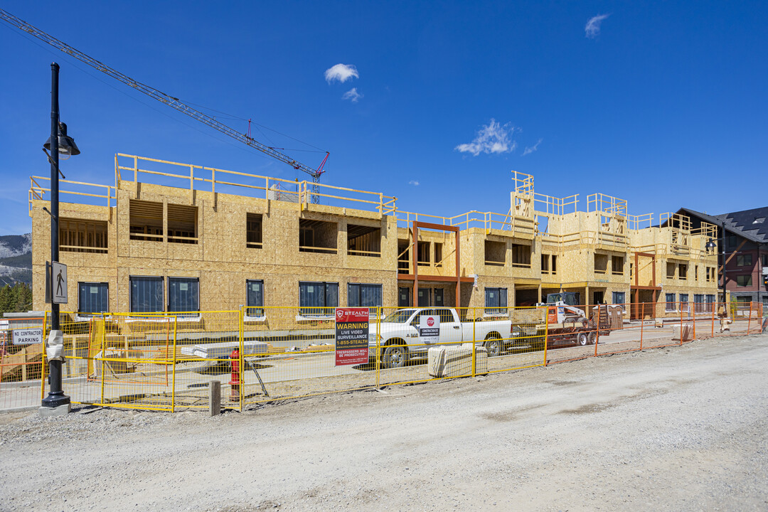 1505 Spring Creek Gate in Canmore, AB - Building Photo