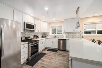 2531 Wallace St in Oakland, CA - Building Photo - Building Photo