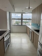 18041 Biscayne Blvd in Aventura, FL - Building Photo - Building Photo