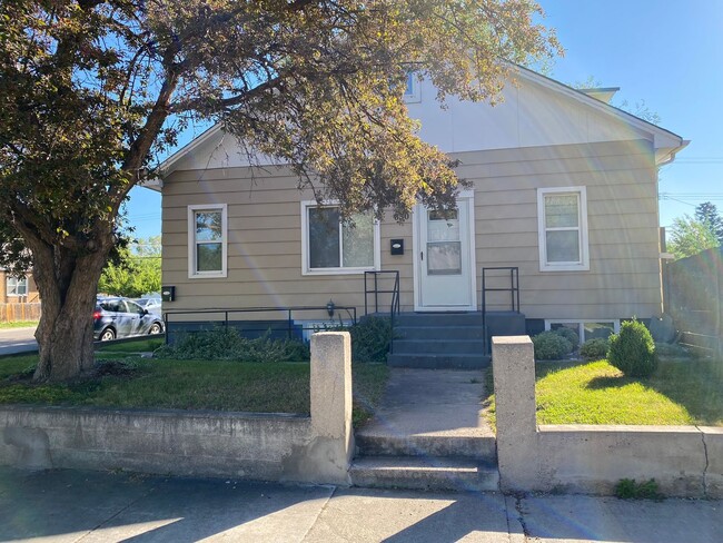 property at 650 N 10th Ave