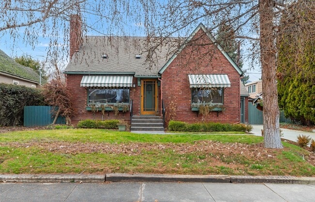 property at 8 N Harrison St