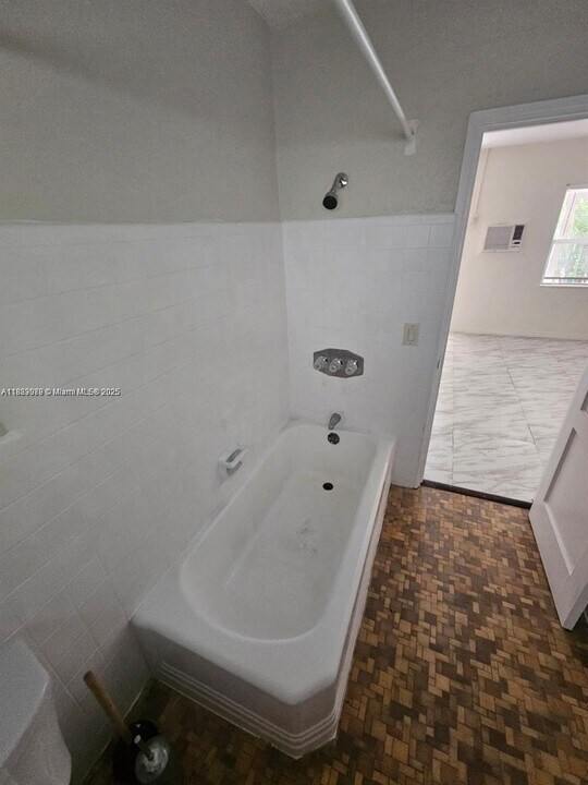 1219 NE 6th St in Fort Lauderdale, FL - Building Photo