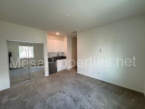 16680 Wyndham Ln in Fontana, CA - Building Photo - Building Photo