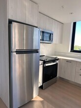 60 NW 31st St, Unit B8 in Miami, FL - Foto de edificio - Building Photo