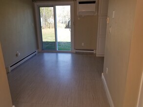 1 Abbott Rd in Ellington, CT - Building Photo - Building Photo