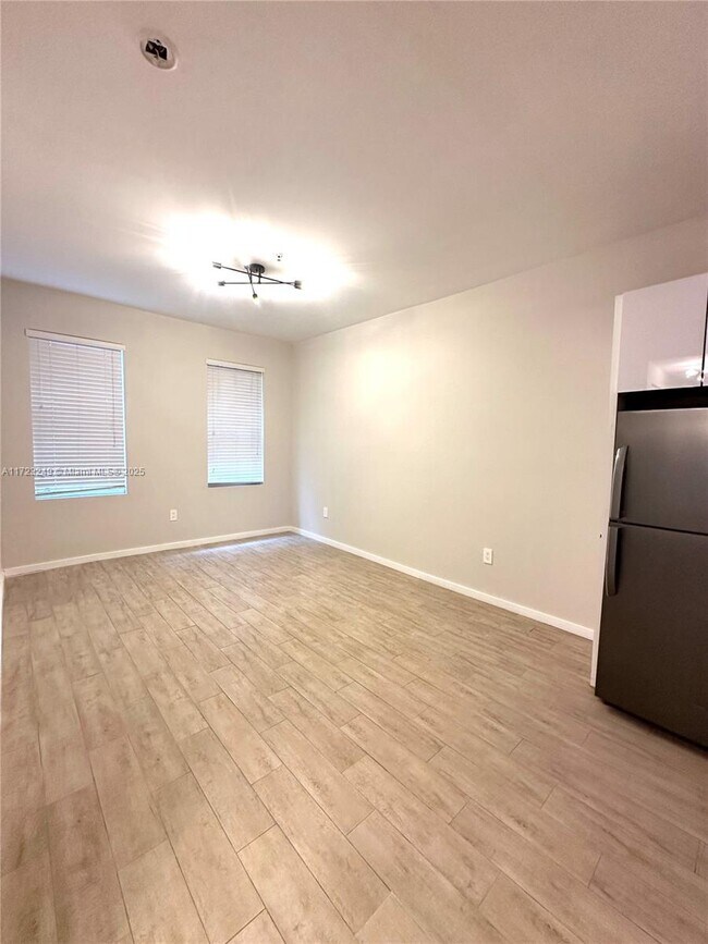 1611 Meridian Ave, Unit 204 in Miami Beach, FL - Building Photo - Building Photo