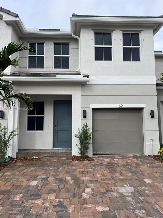 162 SW 170th Ave in Miramar, FL - Building Photo