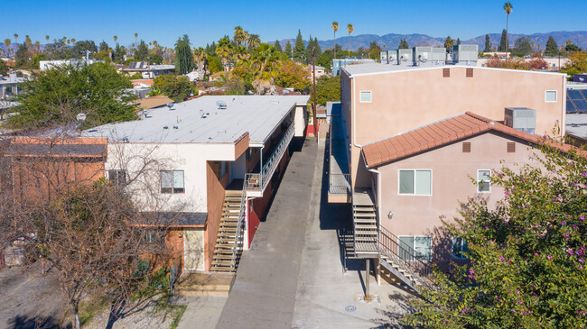 14161 Delano St in Van Nuys, CA - Building Photo - Building Photo