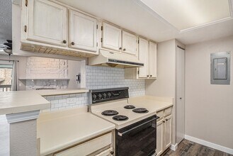 8335 Fairmount Dr in Denver, CO - Building Photo - Building Photo
