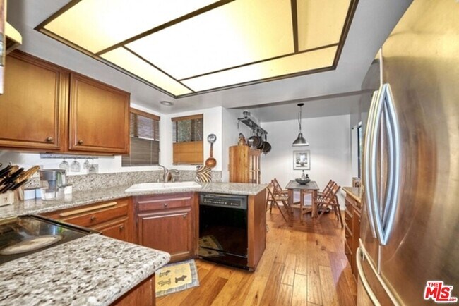 835 S Lucerne Blvd-Unit -101 in Los Angeles, CA - Building Photo - Building Photo